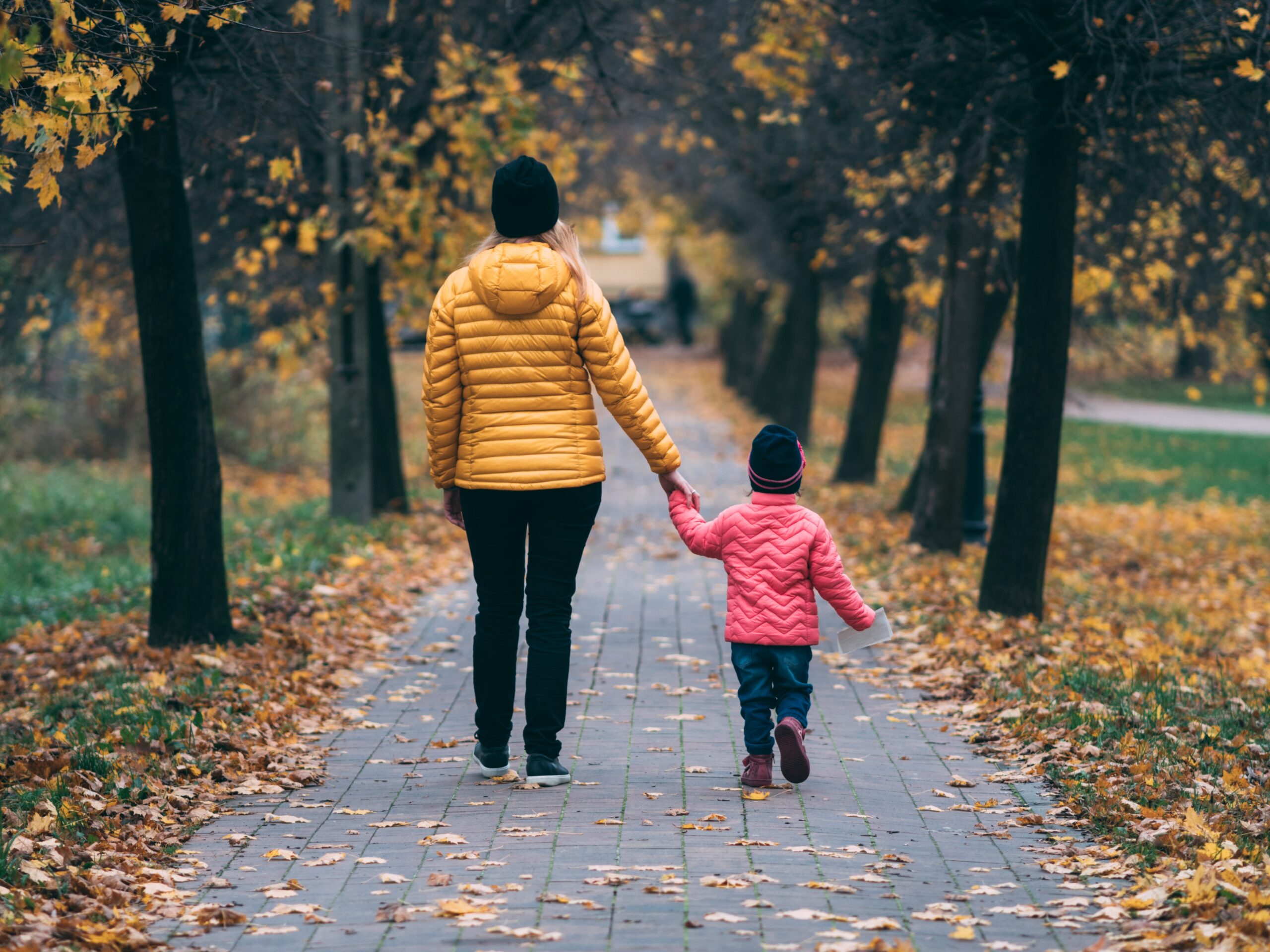 Claves sobre las salidas de padres con un menor a hacer compras