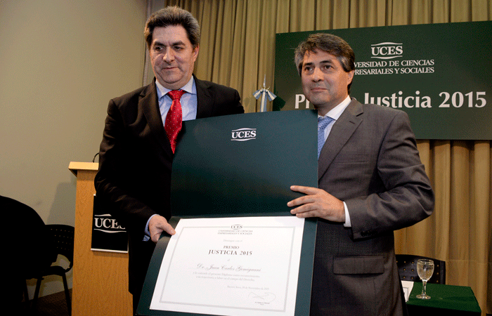 El Juez Gemignani recibió el premio «Justicia 2015» que entrega la UCES
